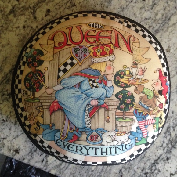 queen of everything pillow